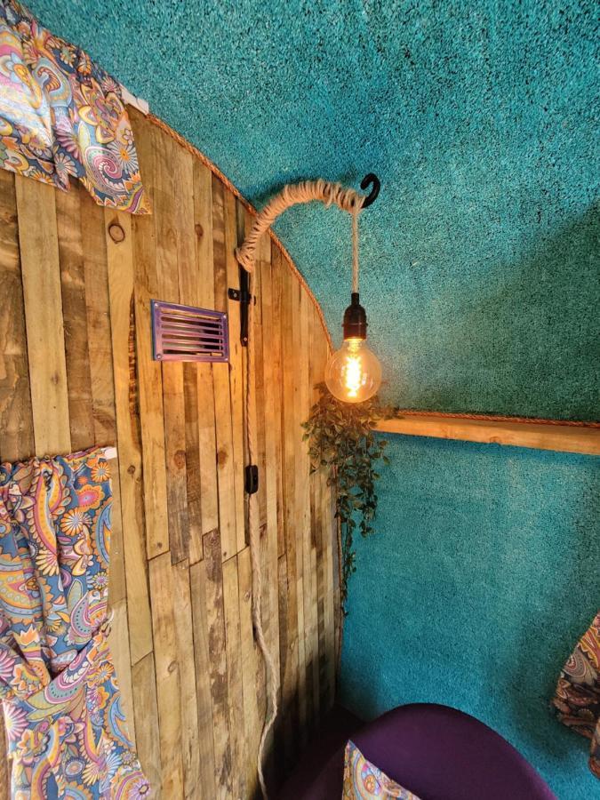 Budget Stay, In Lovely Private Setting With Rustic Charm, Log Burner, Fire Pit, Campers Kitchen & Eco Loo No Bedding Supplied 나버스 외부 사진
