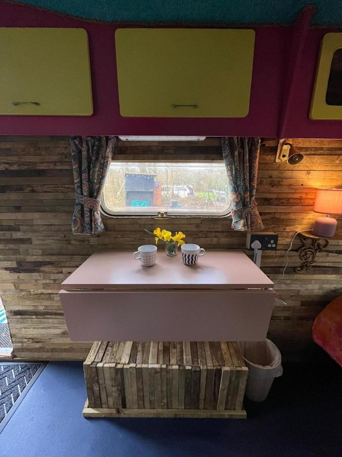 Budget Stay, In Lovely Private Setting With Rustic Charm, Log Burner, Fire Pit, Campers Kitchen & Eco Loo No Bedding Supplied 나버스 외부 사진
