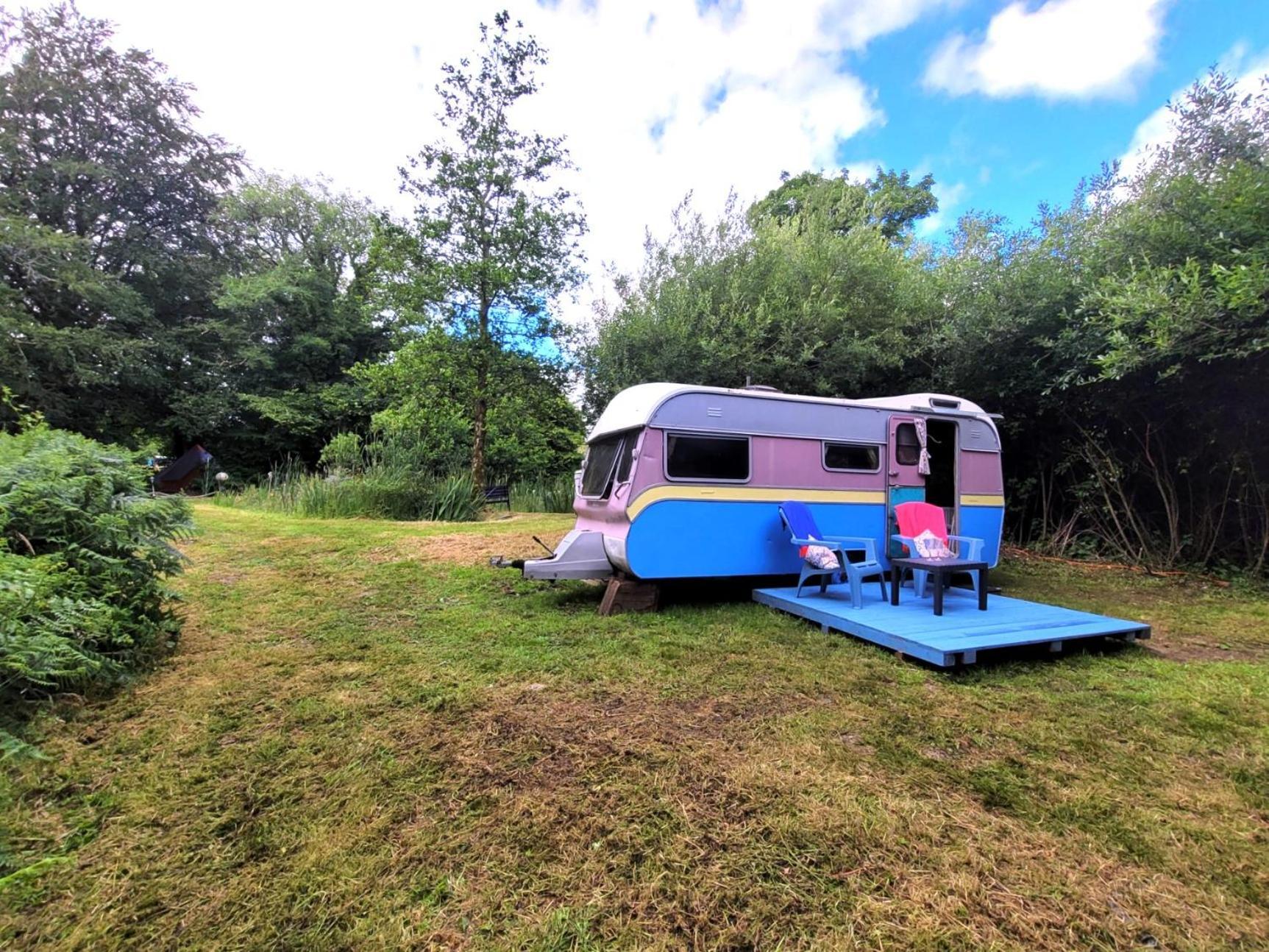 Budget Stay, In Lovely Private Setting With Rustic Charm, Log Burner, Fire Pit, Campers Kitchen & Eco Loo No Bedding Supplied 나버스 외부 사진
