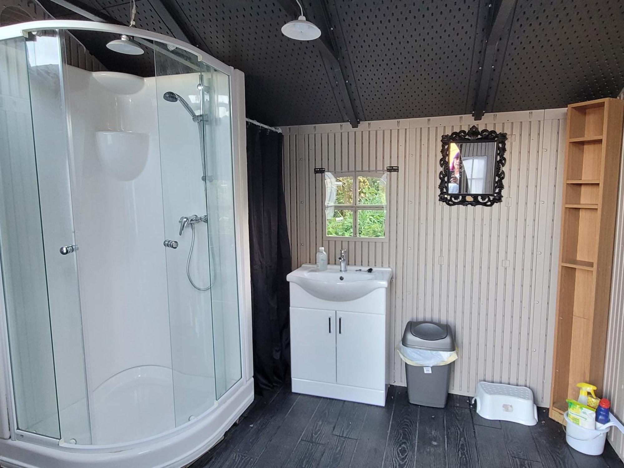 Budget Stay, In Lovely Private Setting With Rustic Charm, Log Burner, Fire Pit, Campers Kitchen & Eco Loo No Bedding Supplied 나버스 외부 사진